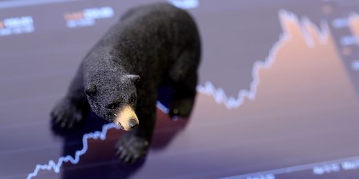 Fund managers bearish on growth but cling onto shares